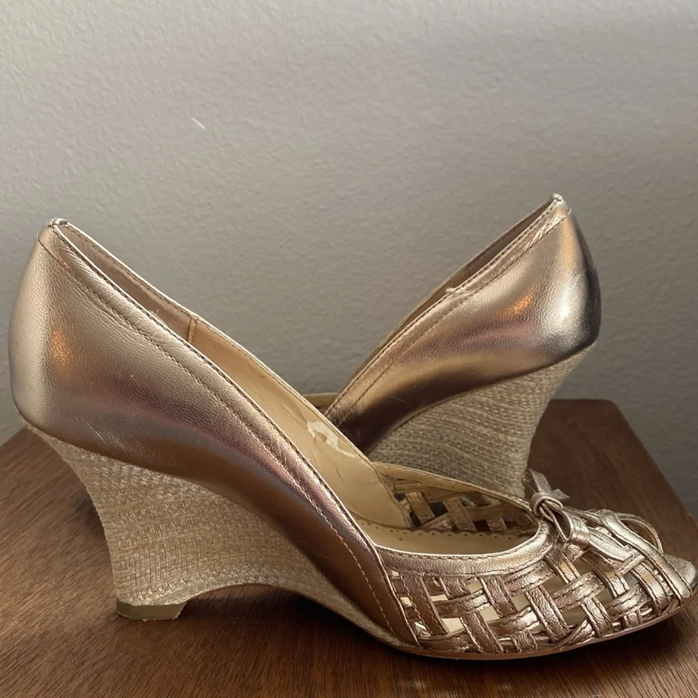 Oscar by Oscar de la Renta Gold Weaved Crystal Open Toe Wedge Heels, Women's 6 M